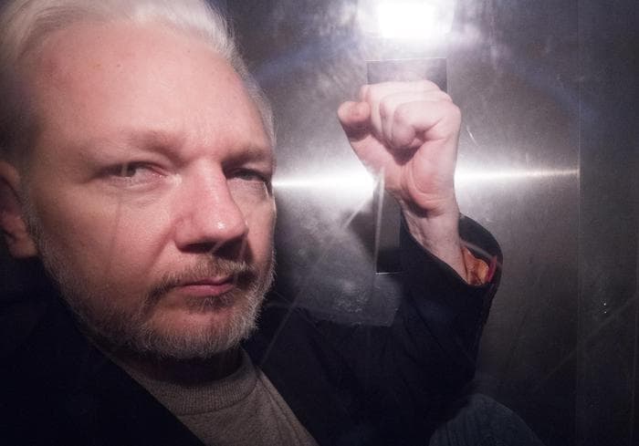 Edhe Suedia e kërkon Assange-in, rihapet procesi për përdhunim