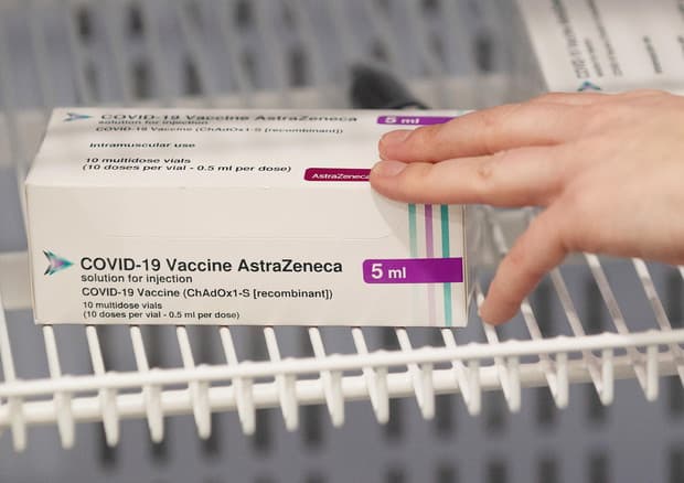 “Vaksina AstraZeneca në dispozicion edhe për moshat mbi 55 vjeç pa faktorë rreziku”