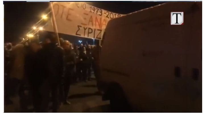 Athina përfshihet nga demonstrata, protestuesit djegin flamurin (VIDEO)