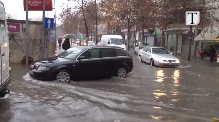 Alarmi Emergjencave Civile: Priten përmbytje e vërshime të lumenjve në Fier dhe Vlorë (VIDEO)