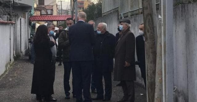 Refuzuan pensionin special nga shteti/ Edi Rama i shkon sërish në shtëpi familjes Rasha (VIDEO)