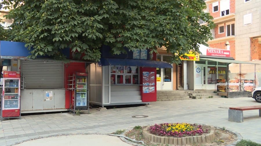 Në veri të Kosovës, sot mbyllen të gjitha dyqanet në shenjë proteste ndaj taksës