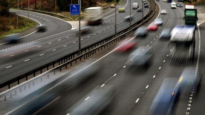Britani, ligji i ri ndalon shoferët e rinj në autostrada edhe pasi kanë kaluar testin