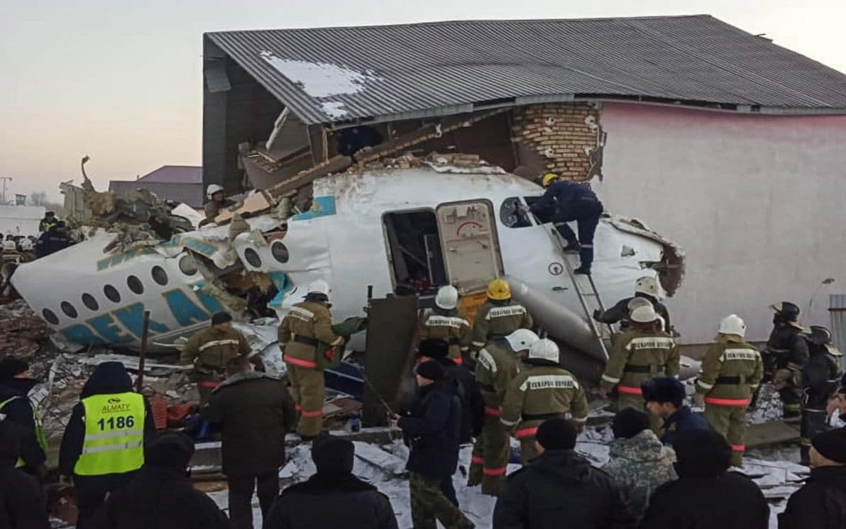Kazakistan/ Bie avioni, mbijetojnë tre të porsalindur