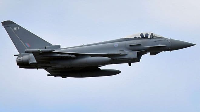 Avionët britanikë pengojnë fluturimin e avionit rus mbi detin e Zi