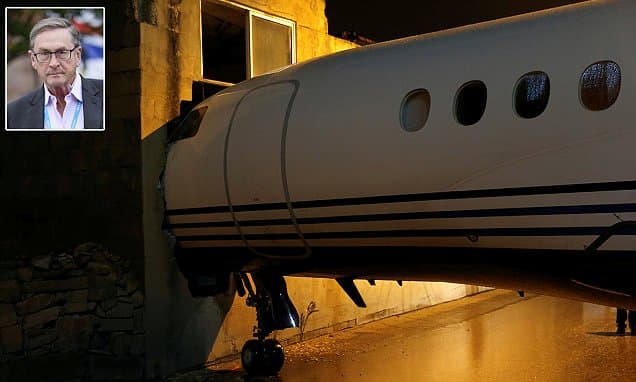 Avioni privat i miliarderit del nga pista dhe përplaset me një ndërtesë pranë aeroportit (FOTO)
