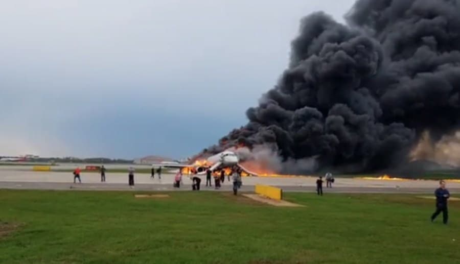 Avioni merr flakë në ajër, 41 të vdekur në Rusi (VIDEO)