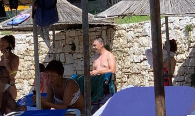 Ish-ministri serb i "Lista Srbska" zgjedh jugun e Shqipërisë për pushime