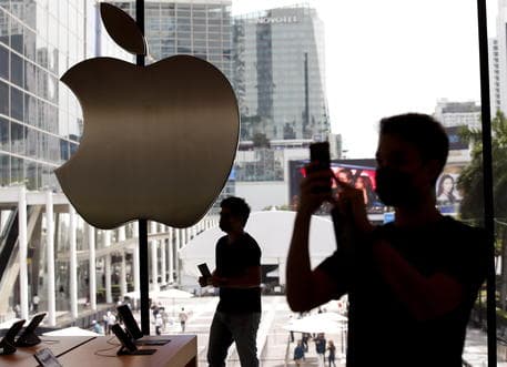Apple nuk ndalet, kap vlerën 2 trilion dollarë