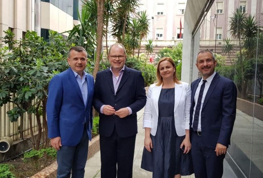 Balla takon zyrtarin gjerman: Jemi në një moment historik për Shqipërinë