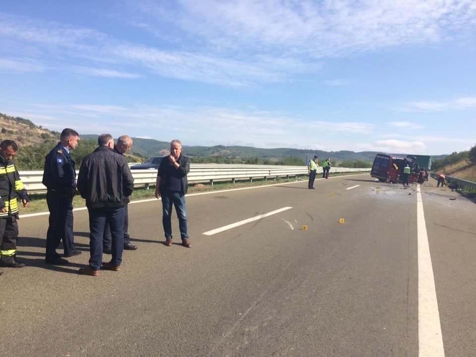 Dy të vdekur e katër të lënduar nga aksidenti në Autostradën “Ibrahim Rugova”