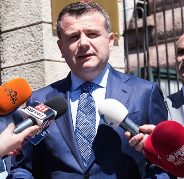 “Toyotat me euro”, Balla: Më bëni gjyqin në shesh nëse më gjeni lidhje me to (VIDEO)