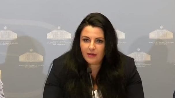 Tërmetet/ Ministrja Balluku: 500 banesa të dëmtuara, po vlerësojmë dëmet (VIDEO)