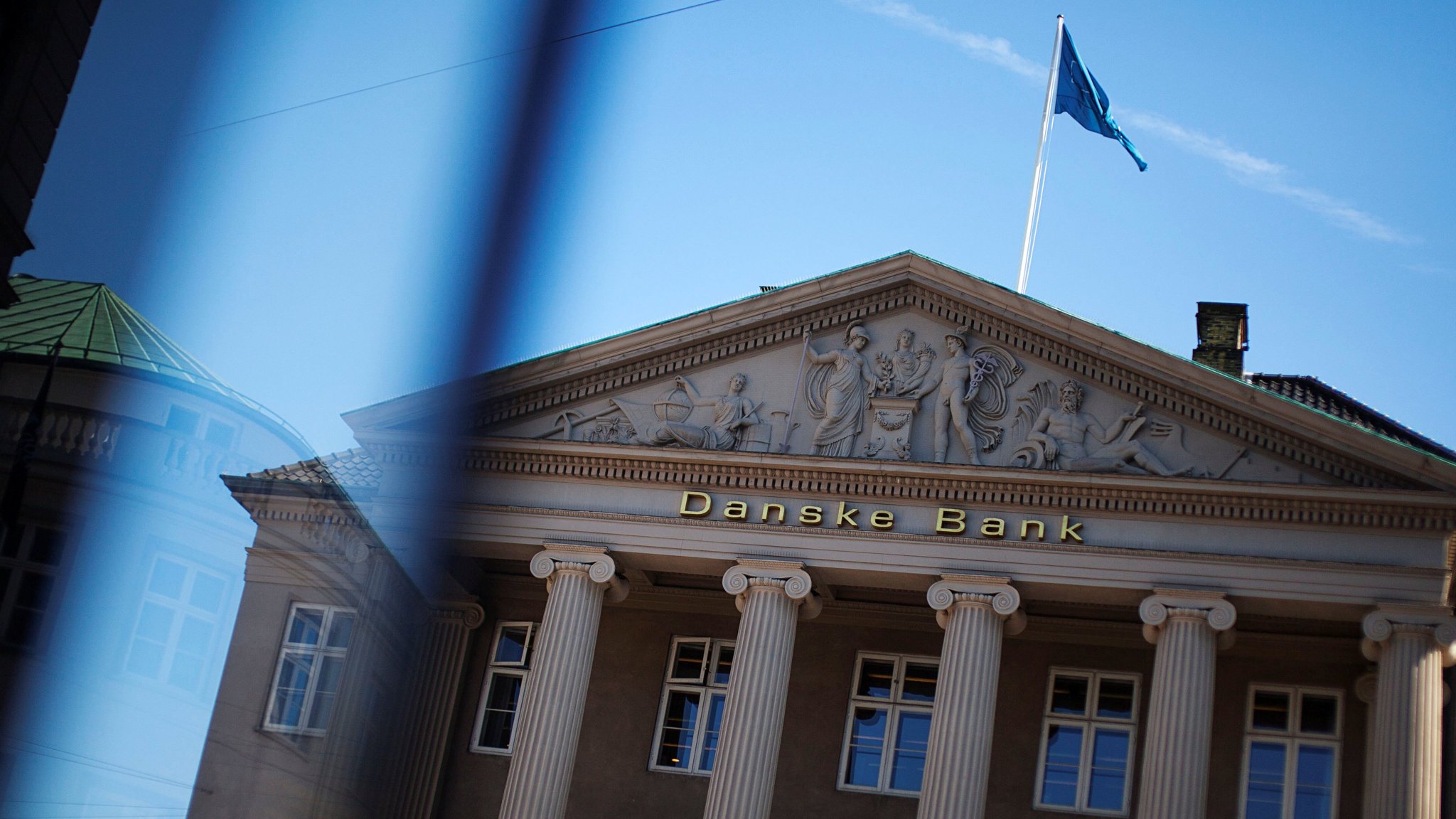 Estoni, 26 punonjës të Danske Bank nën hetim për pastrim parash (VDIEO)