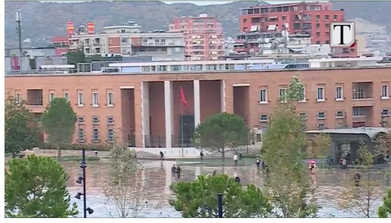 Hipotekat e bankave, kriza që pason nga shitja (VIDEO)