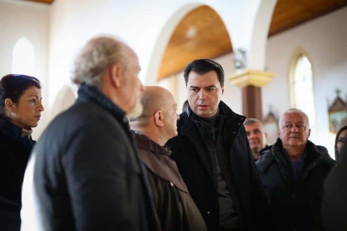       Të prekurit nga tërmeti në Laç/ Basha: Qeveria me trajtime preferenciale dhe partiake për të dëmtuarit