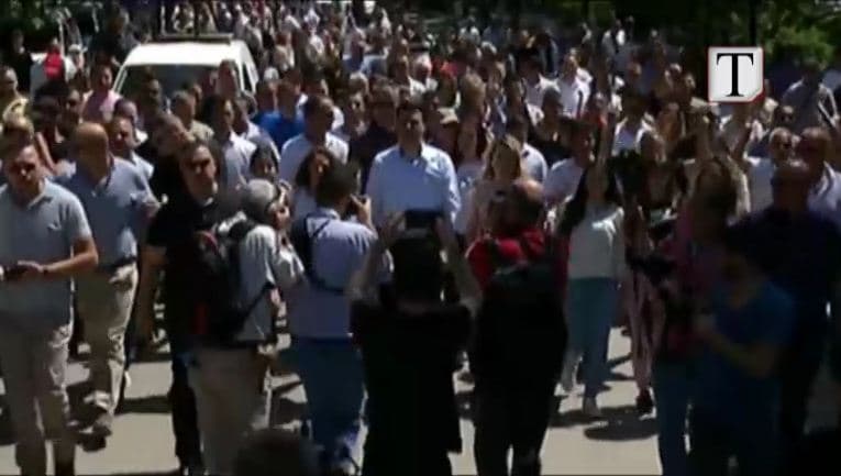 Tensione dhe përplasje në protestën e opozitës (VIDEO) 
