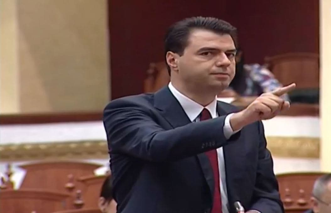 Debatet në Parlament/ Basha: Të vijë përgjegjësi për shtyrjen e negociatave. Balla:  Nuk e ka kohën bosh si ti