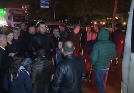 Basha u bashkohet banorëve tek Astiri: U dëmtuan qytetarë e policë që Rama të mbrojë vjedhjen