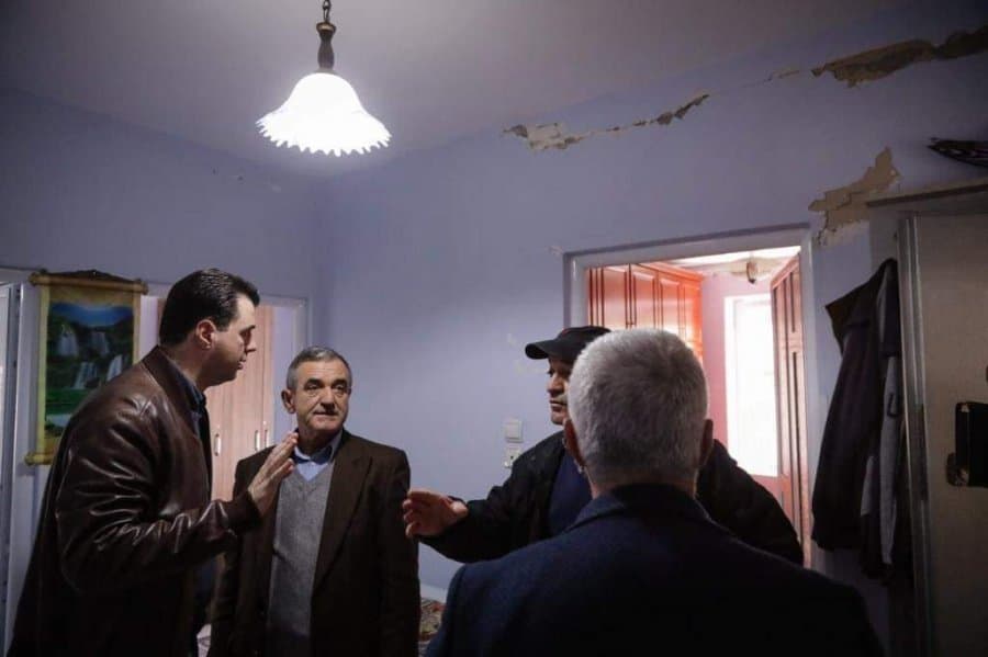  Dëmet nga tërmeti/ Basha në Laç: Qytetarët nevojë urgjente për ushqime dhe strehim