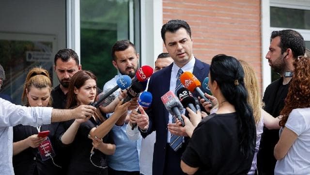 Teatri, Basha: Rama tani po përpiqet të fshehë vjedhjen e tij