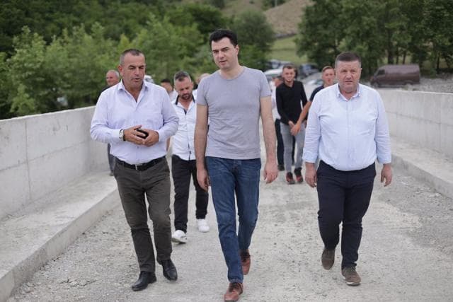 Basha në Zall Bastar: Mbijetesë për copën e bukës, fermerët në periferi të Tiranës të braktisur