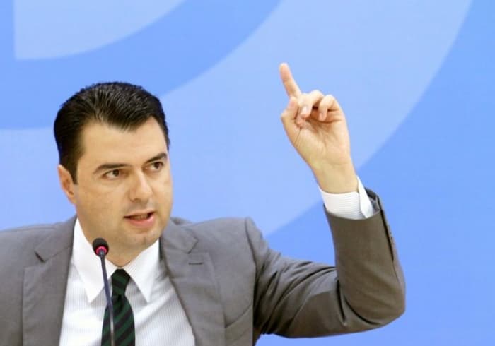 Basha i përgjigjet Ramës për teatrin: Hajdutin psiqik s’e zë gjumi për gjashtë kullat (VIDEO)