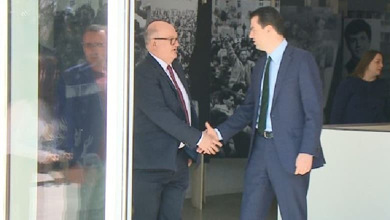 Ambasadori britanik dhe ambasadorja gjermane takojnë Bashën në selinë blu