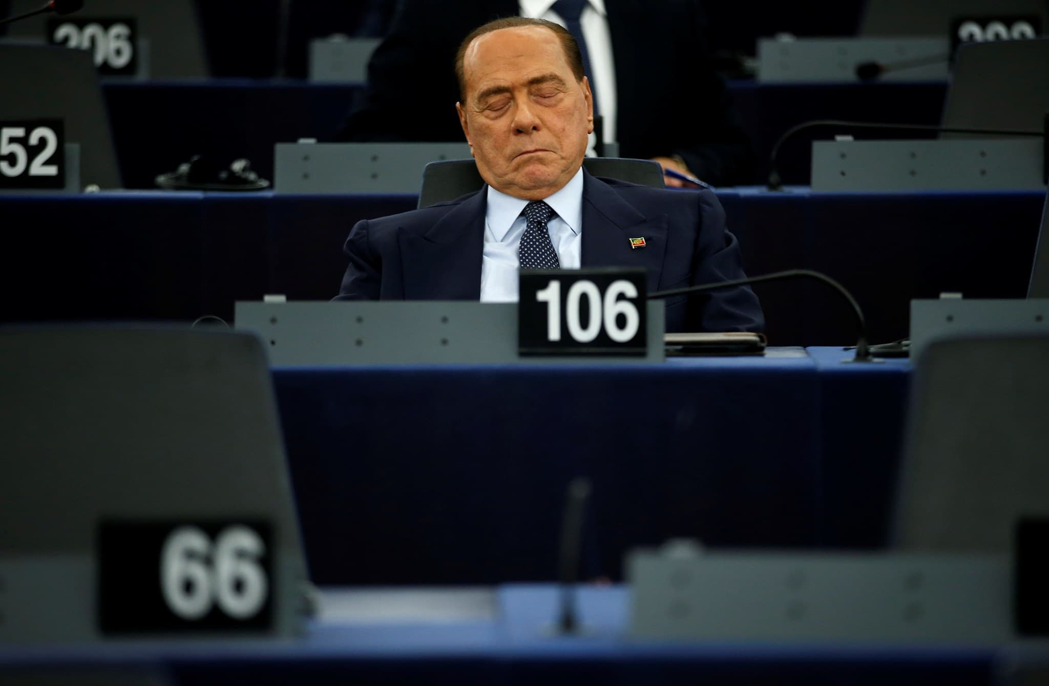 FOTOLAJM/ Silvio Berluskoni në ditën e parë të punës si eurodeputet