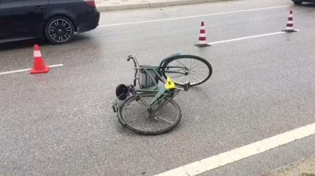 Tiranë, makina përplas për vdekje një 14-vjeçar me biçikletë