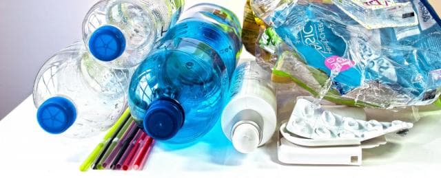 Dy vajza hungareze shpikin përzierjen që tret plastikën në 7 javë