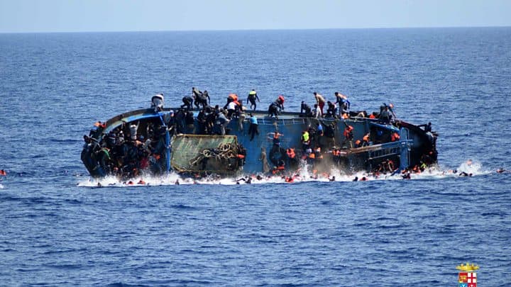 Mbytet anija, rreth 90 emigrantë vdesin në përpjekje për të arritur brigjet e Evropës  