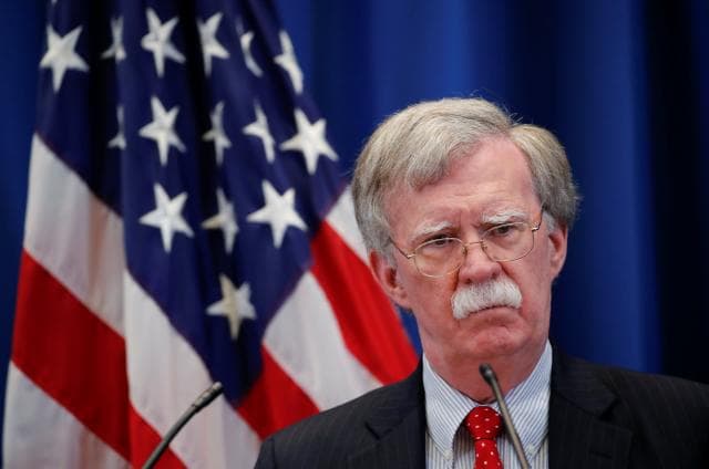 Bolton paralajmëron të dërguarin rus për ndërhyrje në zgjedhjet e SHBA-së në 2018