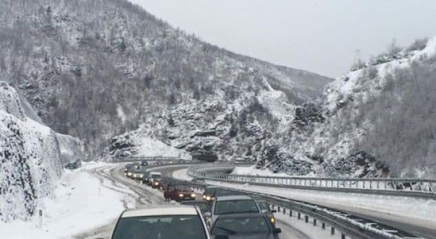 Bora zbardh sërish qarkun e Kukësit, ja gjendja e rrugëve