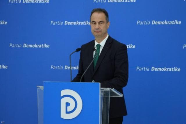 PD thirrje Ramës: S’ke asnjë plan për hapjen e shkollave, ndërprit plazhin