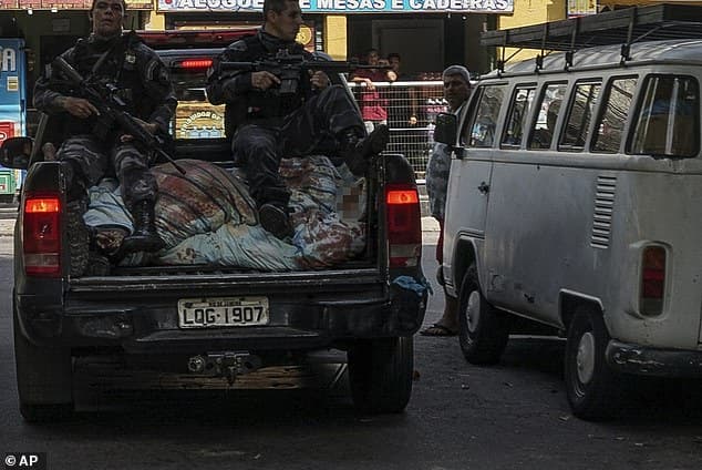 Policia përplaset me trafikantët në një nga lagjet më të varfra të Rio de Janeiro, 13 të vdekur