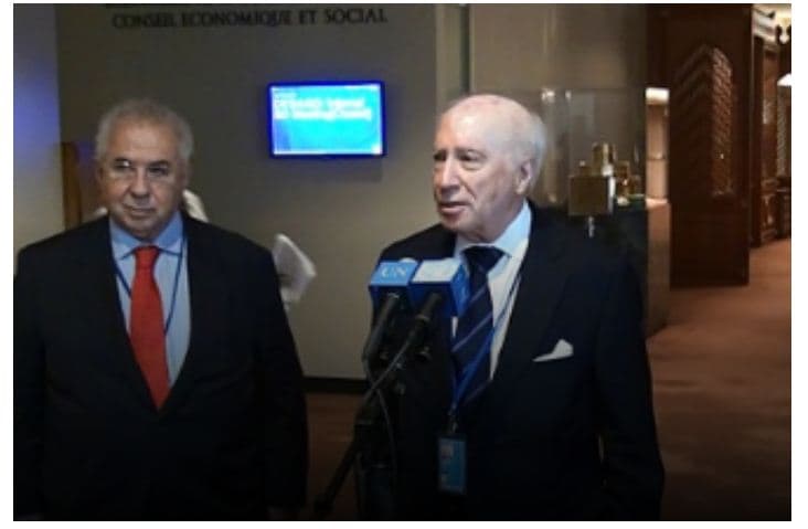 Pas 3 vitesh “pushim”, Maqedonia dhe Greqia rinisin negociatat për çështjen e emrit