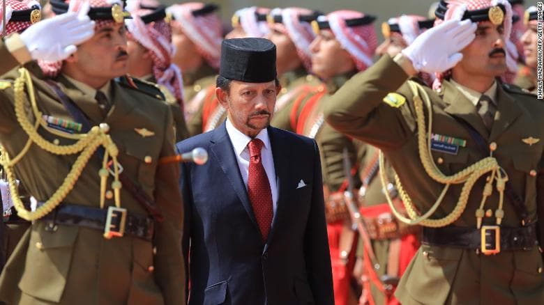 Brunei ashpërson Kodin Penal: Dënohen me vdekje homoseksualët dhe kurorëshkelësit