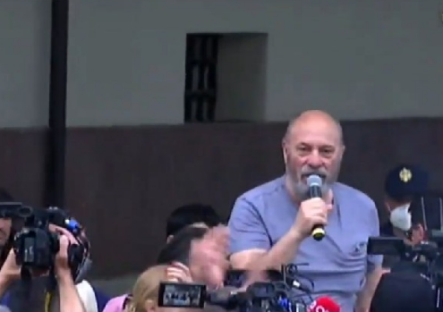 Mbyllet protesta/ Budina: Nesër është nata e Kadrit, do takohemi të mërkurën në 17:30
