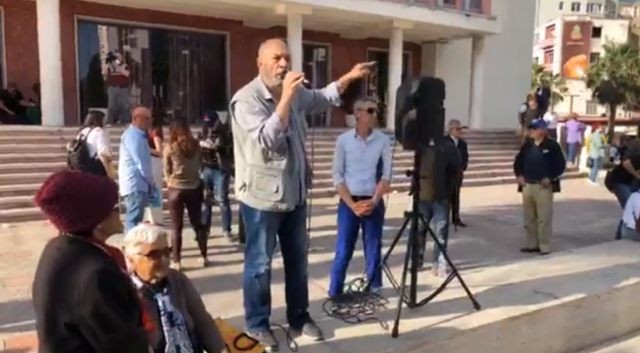 Protesta për teatrin në Durrës/ Procedohen penalisht regjisori Budina dhe kryetari i degës Xhaferri
