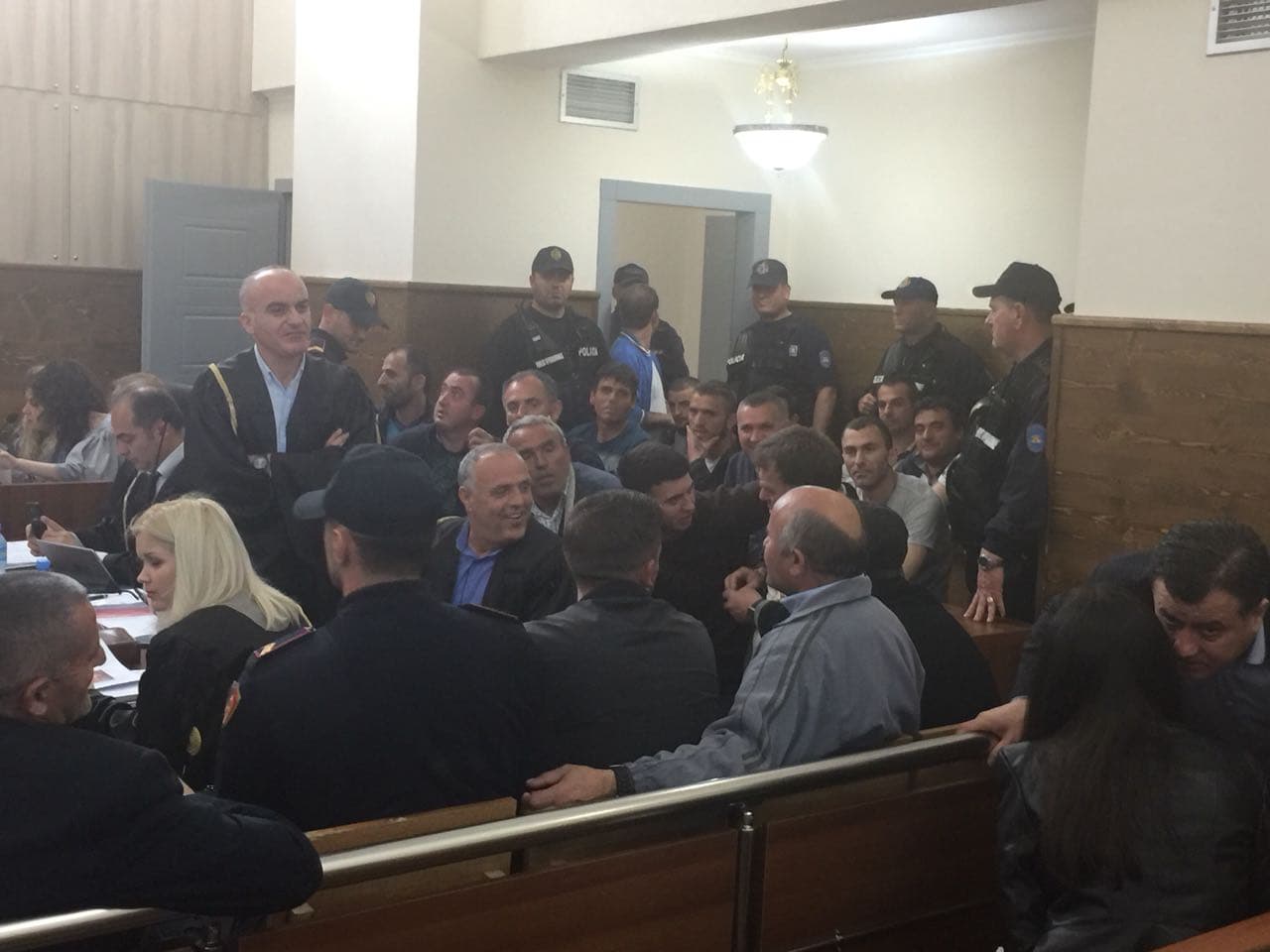 Apeli vendos lirimin e 7 kuksianëve të arrestuar, 4 mbeten në burg, PD paralajmëron protesta (VIDEO)