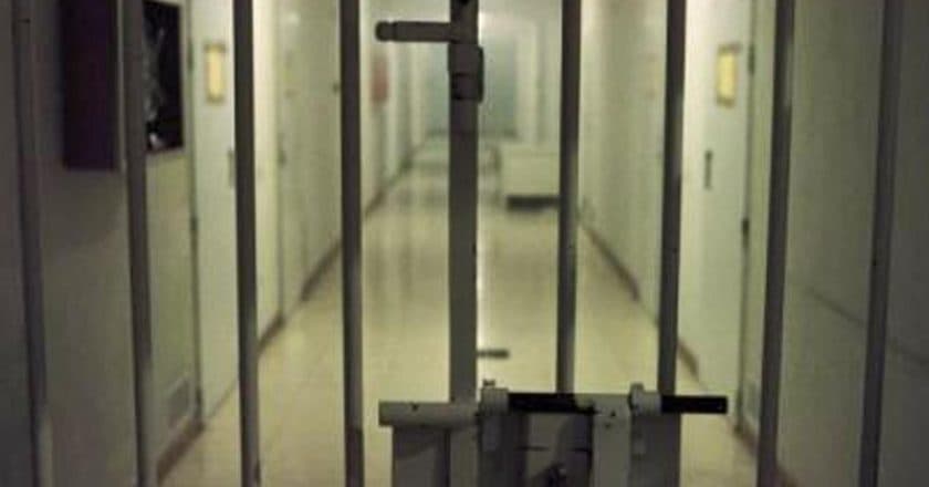 Tentativë arratisje nga burgu i Fushë-Krujës, tre të dënuar presin hekurat e dritares