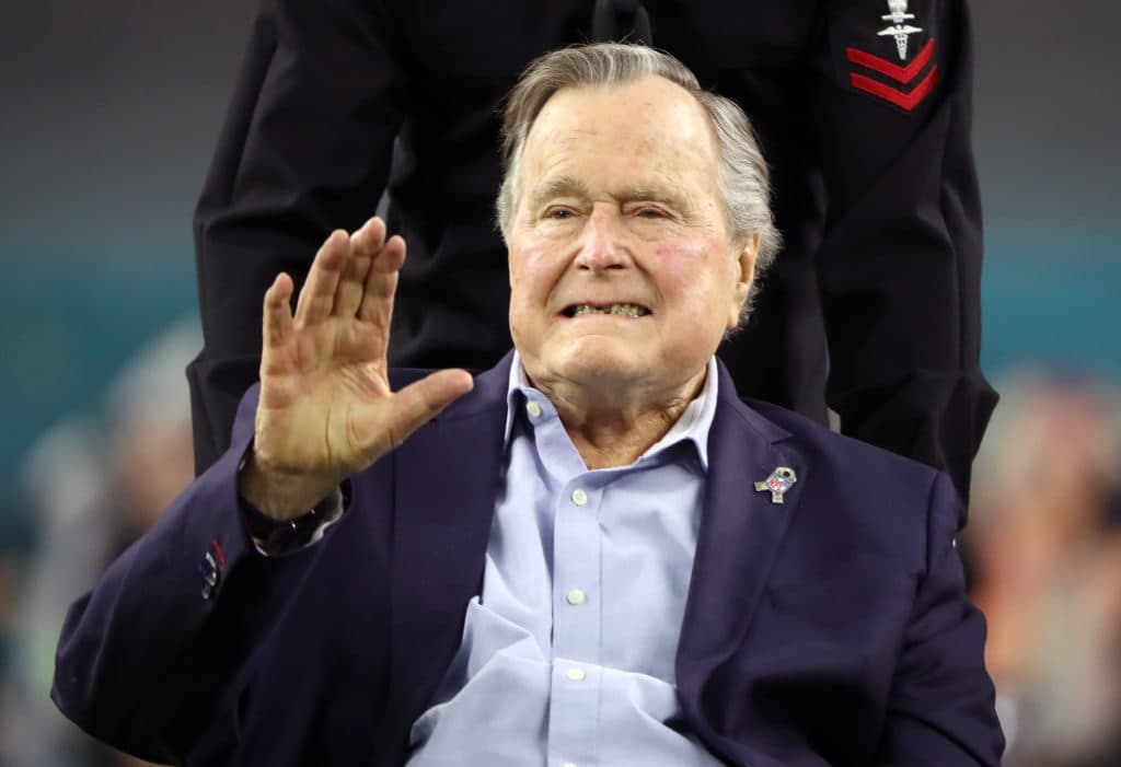 Ish-presidenti Bush sërish në spital