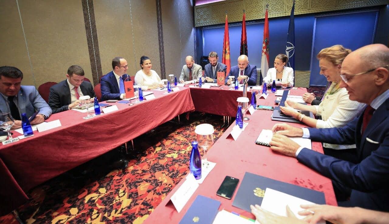 Siguria në rajon, Bushati takon homologët e Malit të Zi dhe Kroacisë