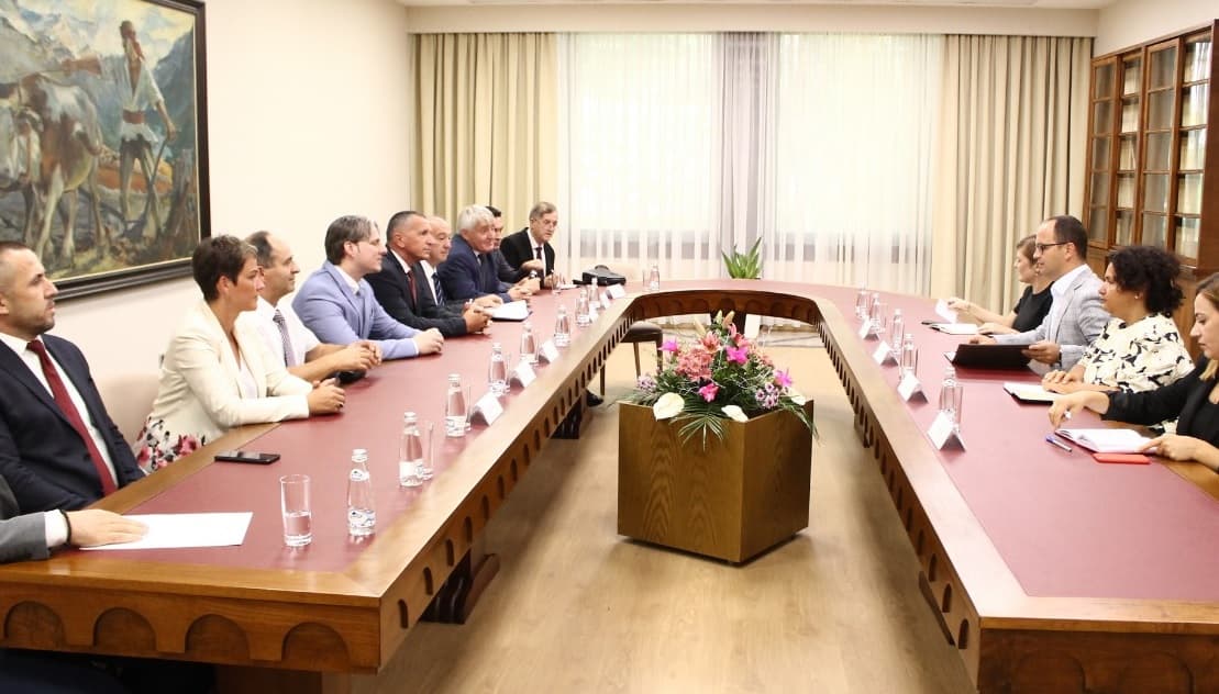 Bushati takon përfaqësuesit e Luginës së Preshevës: Serbia të sigurojë të drejtat e shqiptarëve