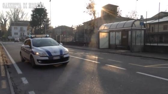 Itali/ Ankohet për volumin e muzikës në autobus, shqiptarin e qëllojnë me thikë