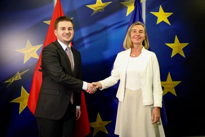 Mogherini takohet me Cakaj: Shqipëria meriton hapjen e negociatave