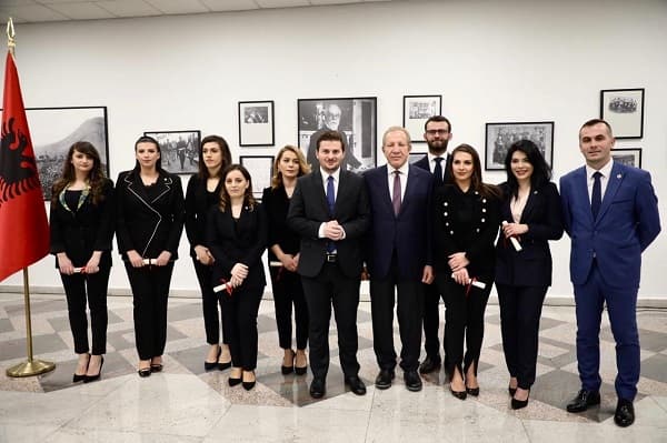 Betohen diplomatët e rinj/ Cakaj dhe Pacolli: Diplomacia shqiptare po kalon në tre fusha delikate