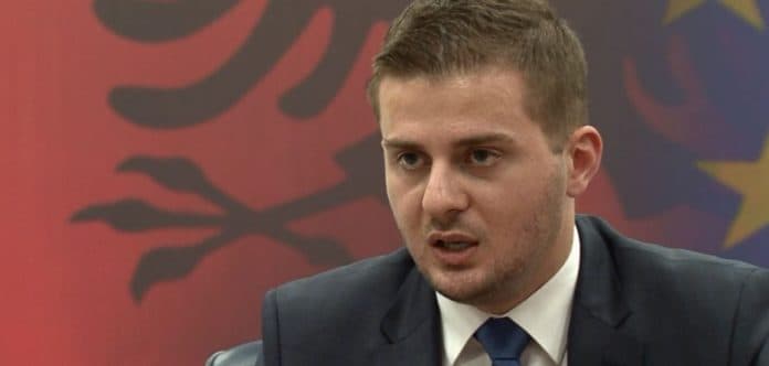 “Fshesa” Cakaj në shërbimin diplomatik, lista e plotë e diplomatëve që largohen dhe zhvendosen (VIDEO)