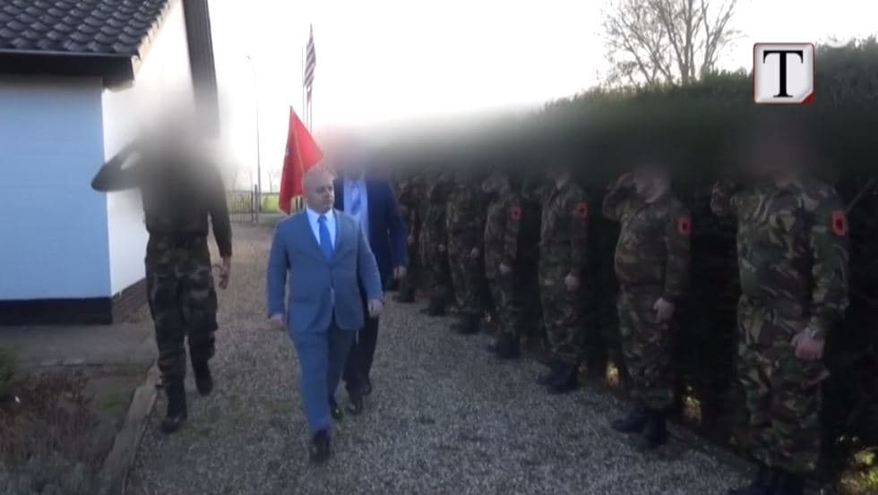  Holandë/ Mediat: Presidenti i vetëshpallur i Çamërisë me ushtri private (VIDEO)